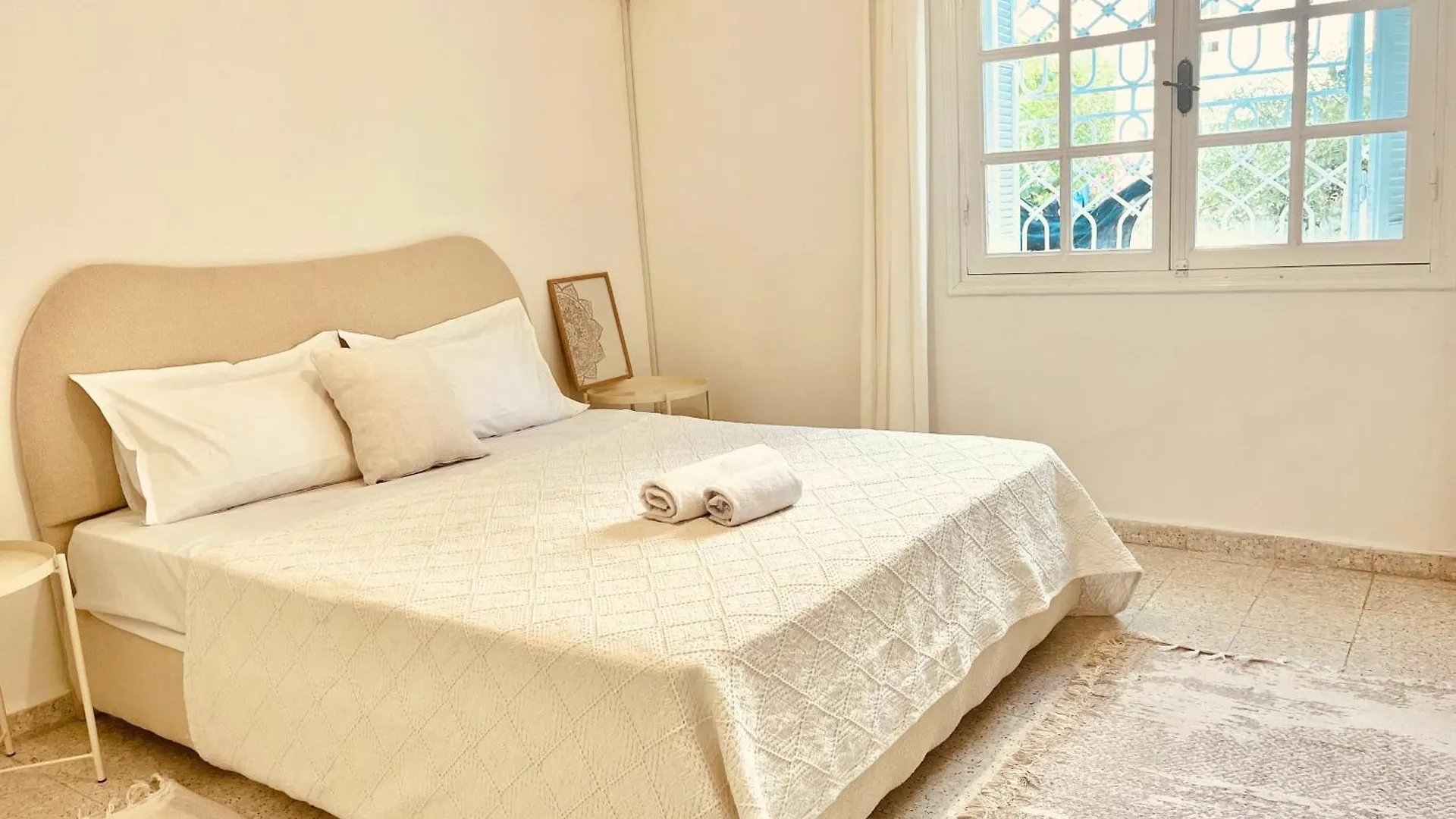 Superbe Appartement Avec Jardin A 15Min De L Aeroport Tunis