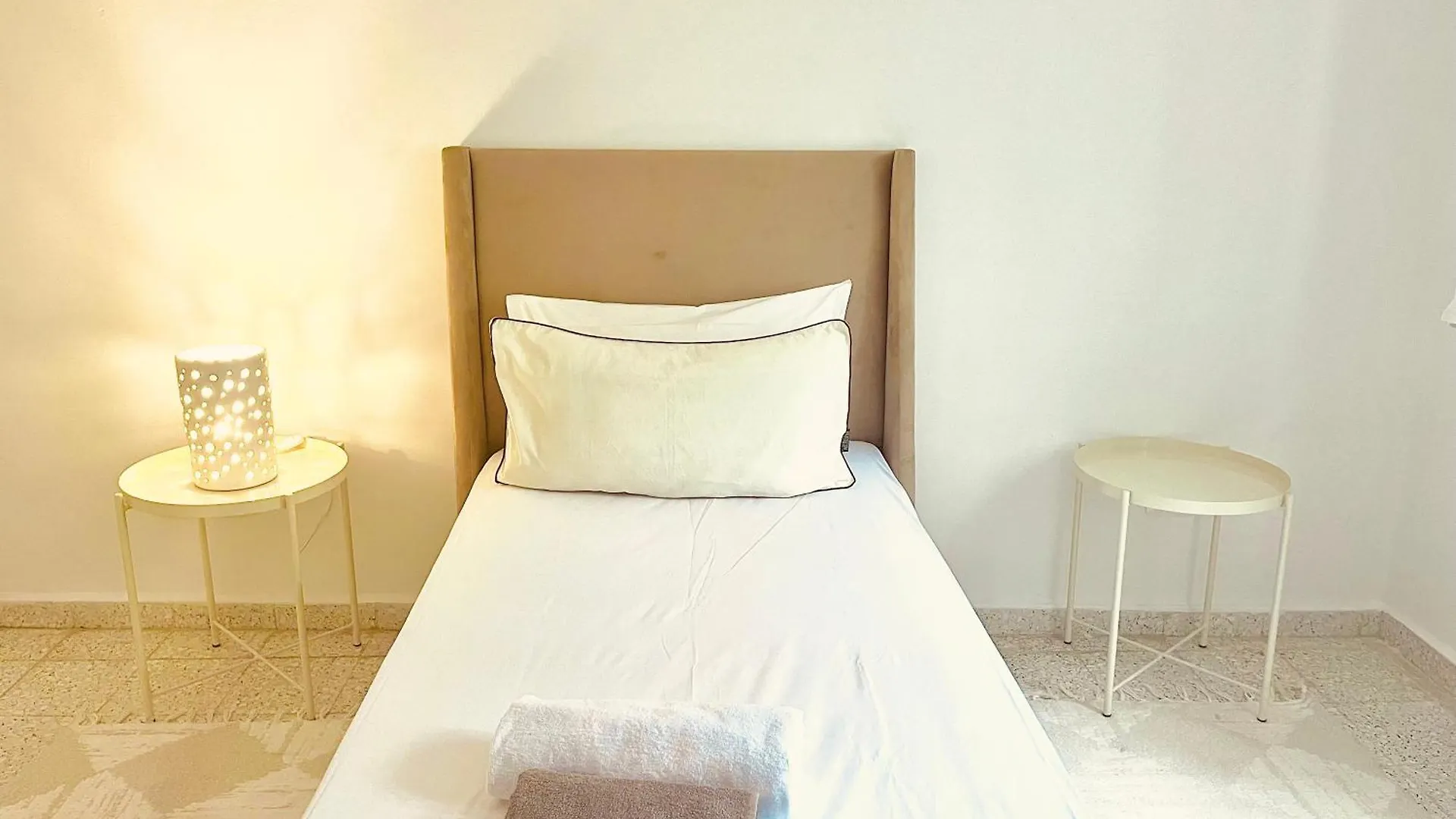 Superbe Appartement Avec Jardin A 15Min De L Aeroport Tunis 0*,  Tunisia