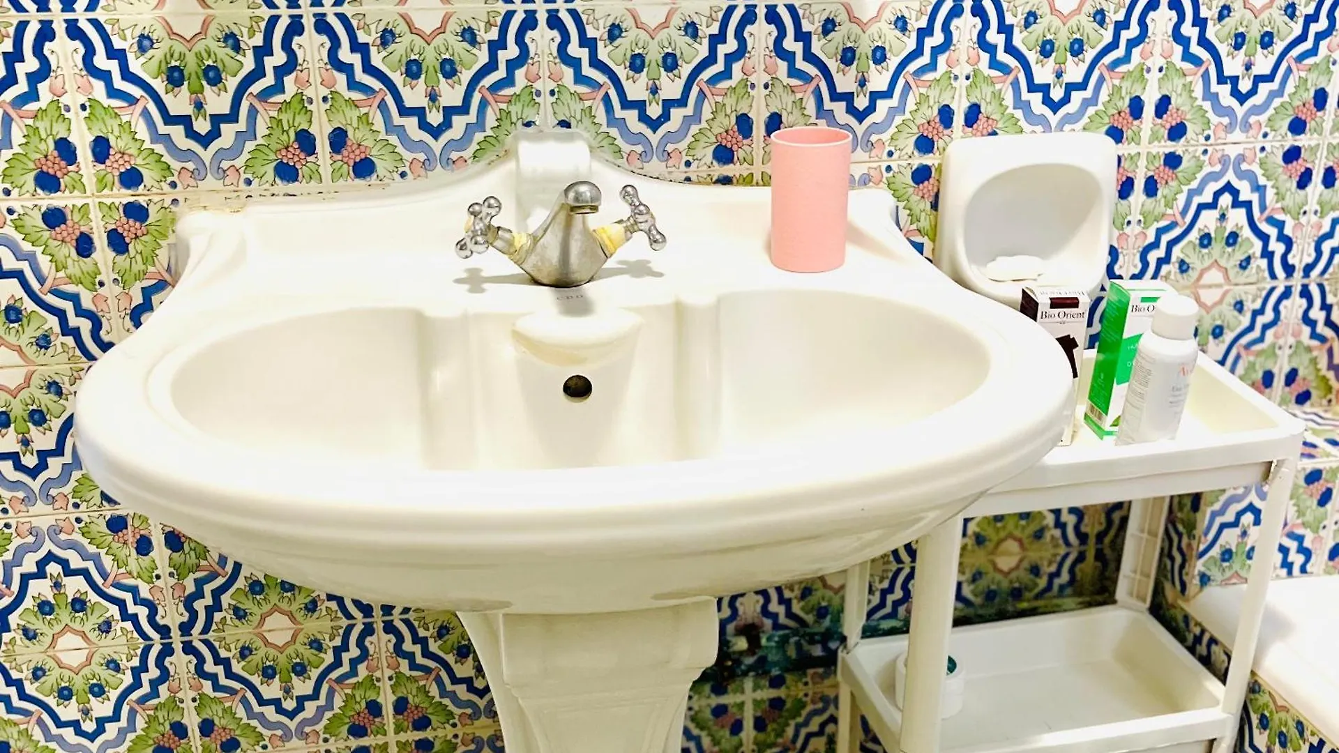 Superbe Appartement Avec Jardin A 15Min De L Aeroport Tunis