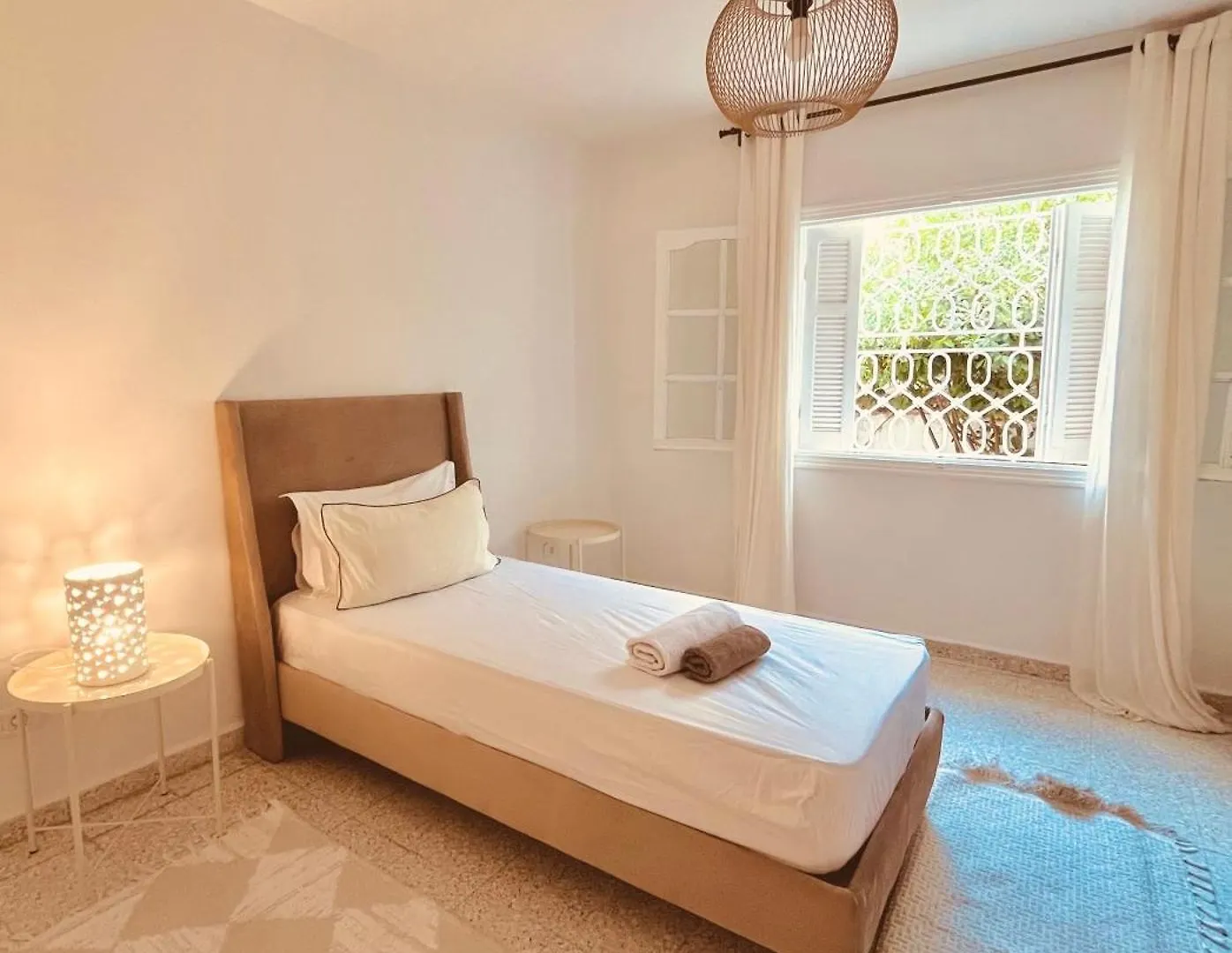 Superbe Appartement Avec Jardin A 15Min De L Aeroport Tunis