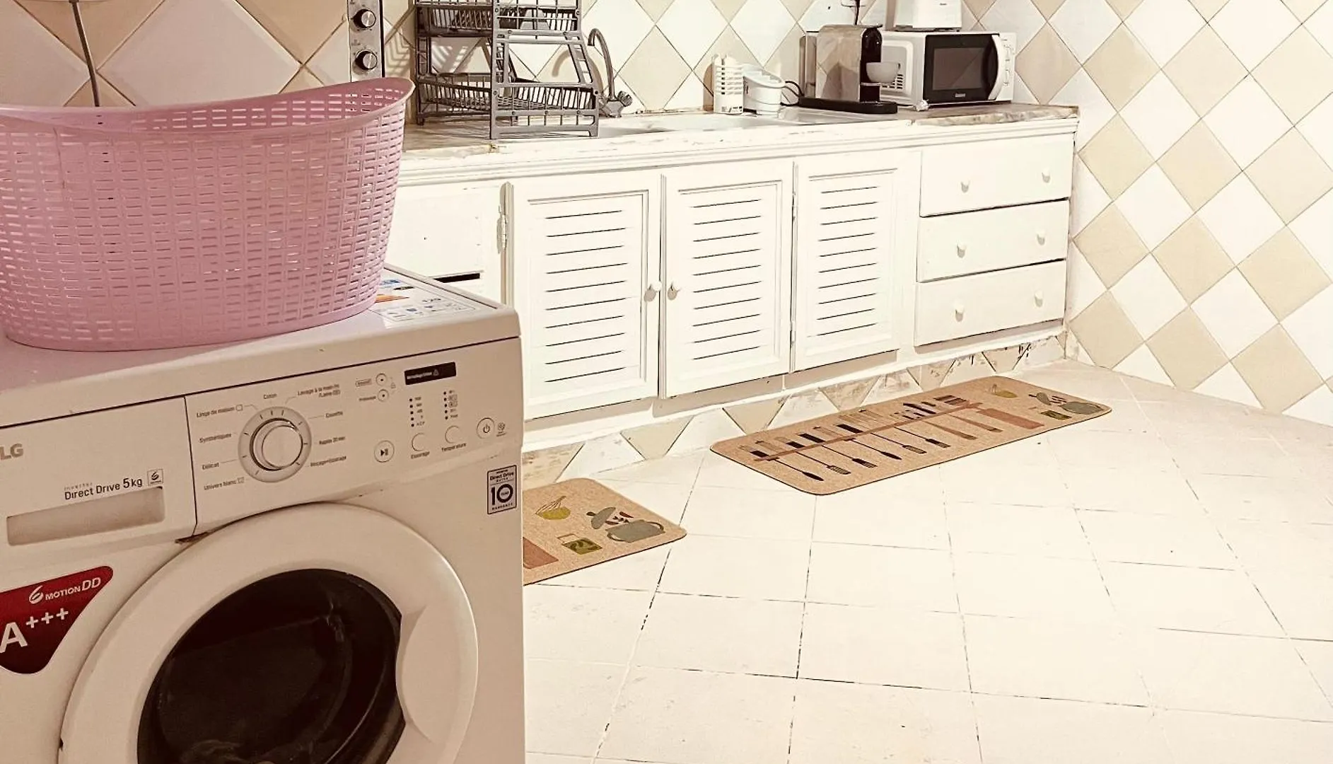 Superbe Appartement Avec Jardin A 15Min De L Aeroport Tunis