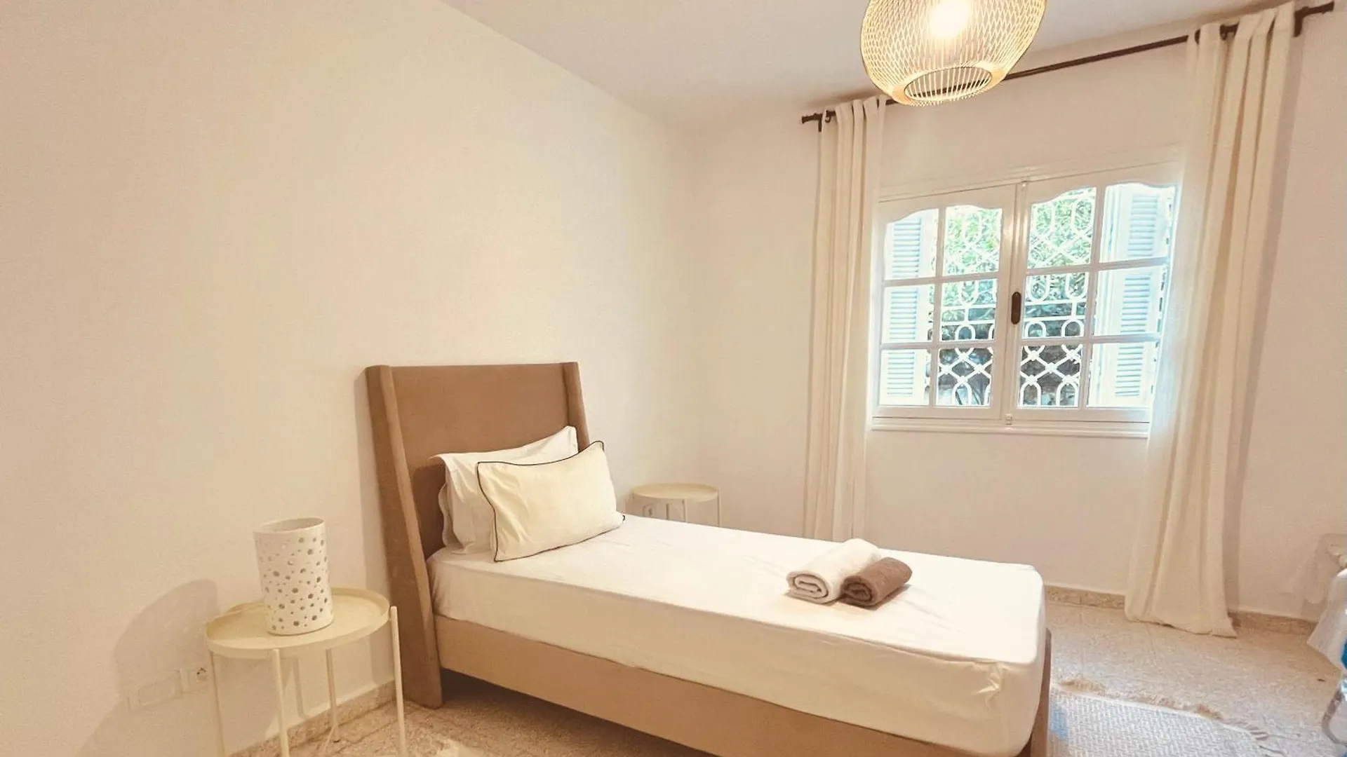 Superbe Appartement Avec Jardin A 15Min De L Aeroport Tunis Apartment