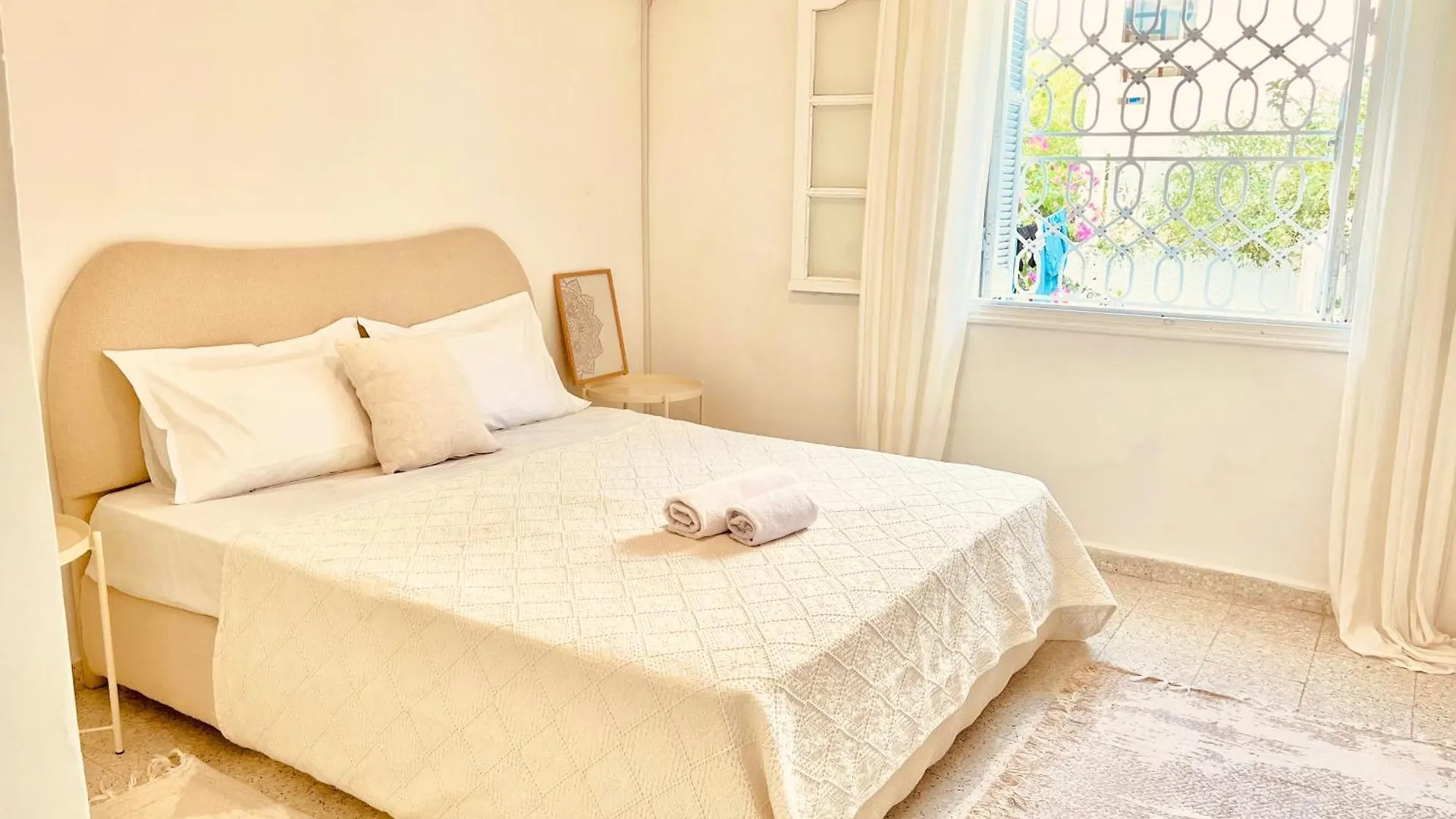 Superbe Appartement Avec Jardin A 15Min De L Aeroport Tunis 0*,  Tunisia